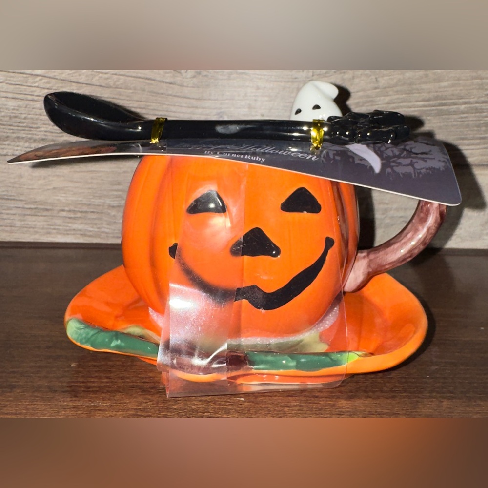 Cute 🥰 Happy Halloween Corner Ruby Pumpkin Teacup with Saucer and Bat Spoon Mug